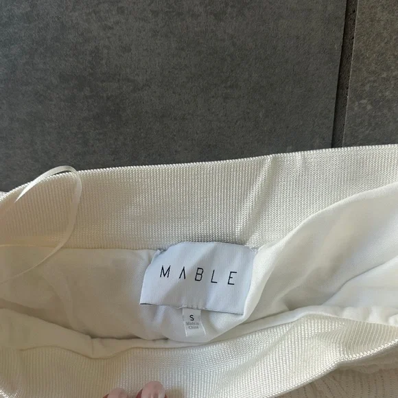 Elegant Cream Ruffled Skirt Set - Picture 4 of 4